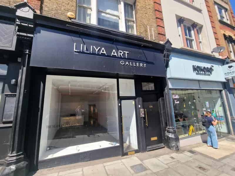 1385ft2 Art Gallery Space To Let High Ceilings