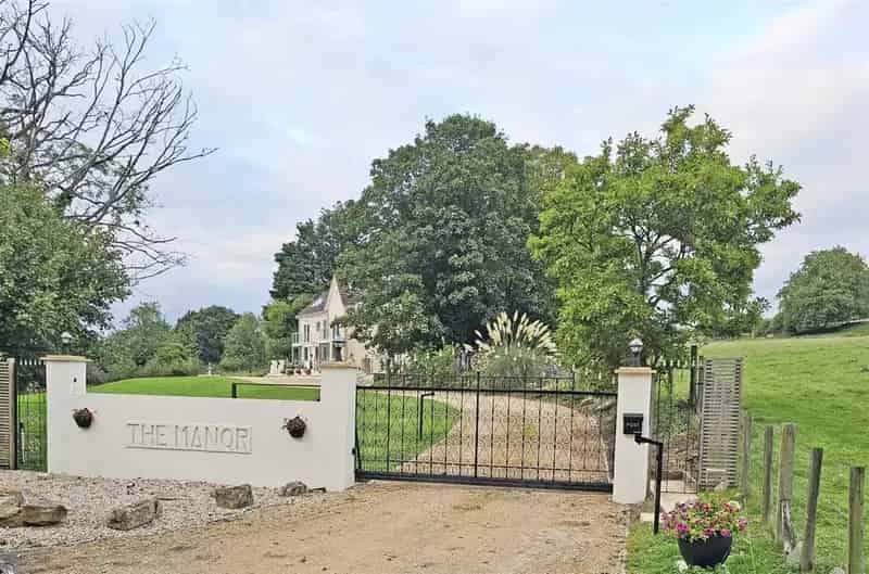 5 Bedroom House for Sale