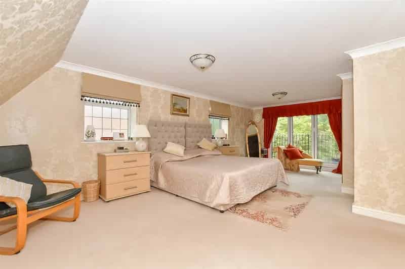 4 Bedroom Link Detached House for Sale