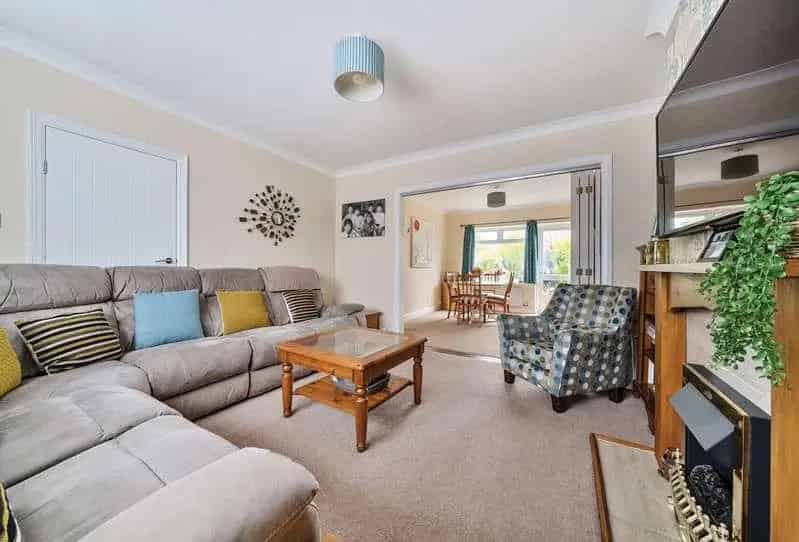 3 Bed House for Sale in Horley