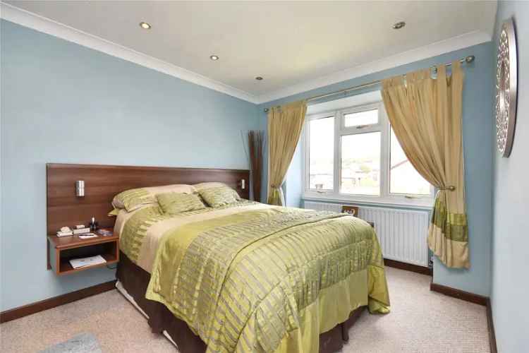 House For Sale in Leeds, England