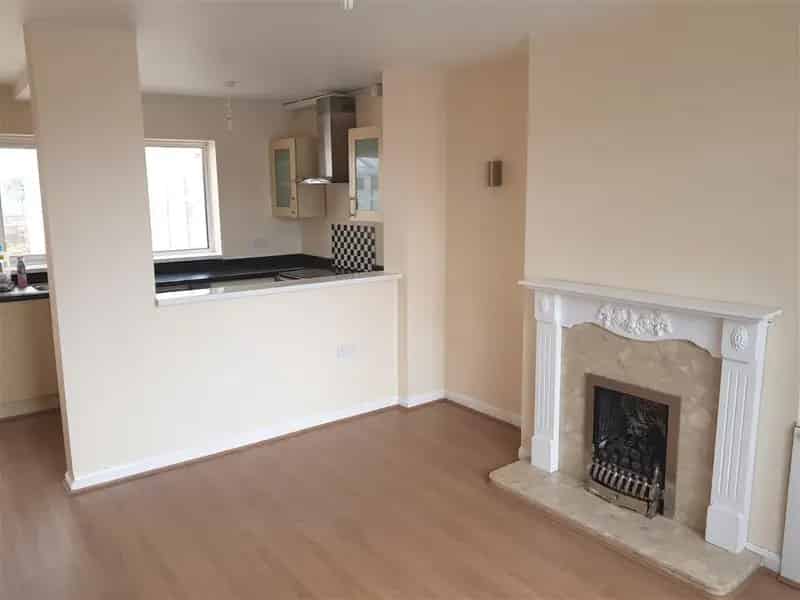 2 Double Bedroom Terrace House Near Spring Road Train Station