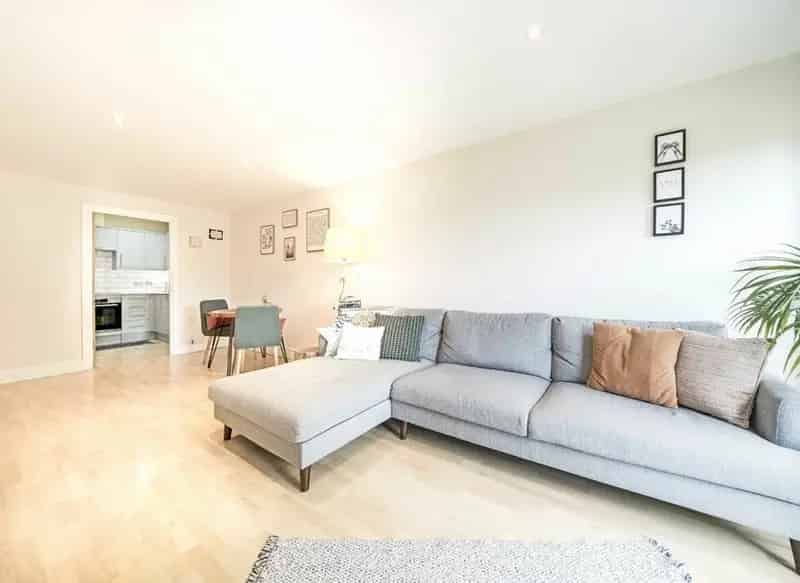 South Facing 1 Double Bedroom Flat Near River