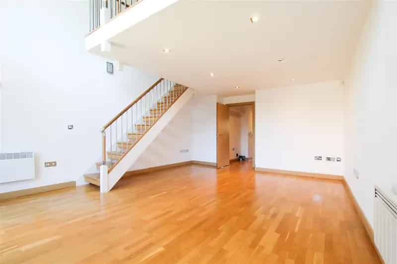 2 Bedroom Duplex Apartment River Cam Views