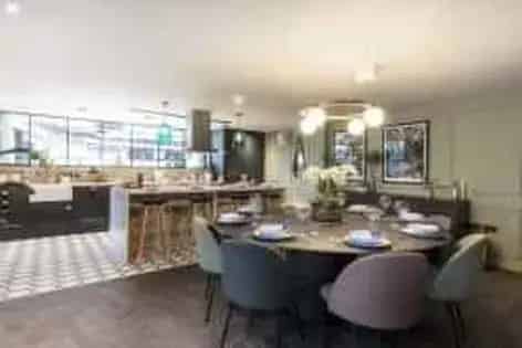 1 Room Flat 65m² Cardiff High Specification Apartment