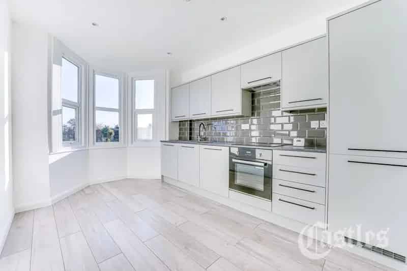 2 Bedroom Apartment House to Rent Near Bowes Park