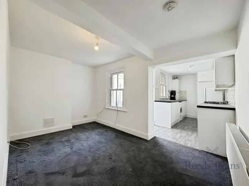1 Bedroom Flat to Rent London SW12 Newly Refurbished Basement Flat