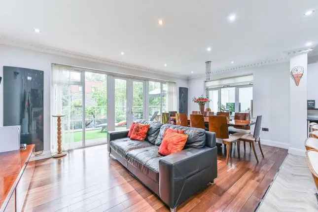 7 Bedroom Detached House for Sale in Crystal Palace