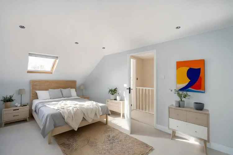 First Floor Split Level Flat with Private Roof Terrace Near Clapham Junction