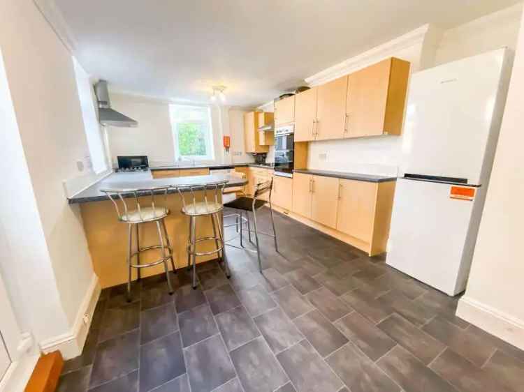 6 Bedroom Detached House Bournemouth