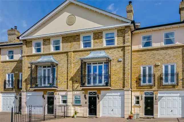 Modern Townhouse for Sale in Barnes London SW13