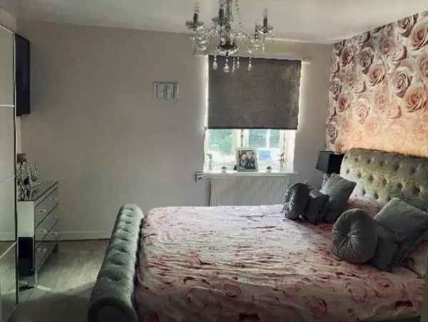 Flat For Rent in Tandridge, England