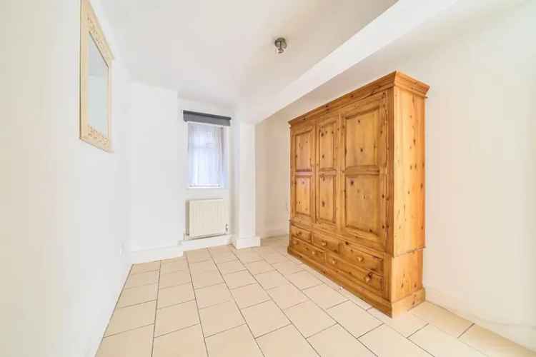 Spacious House Near New Southgate Station - Ideal for First Time Buyers & Investors