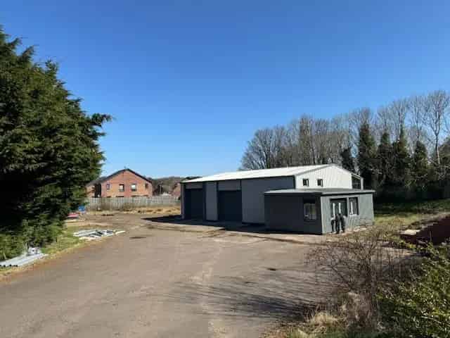 3754 Sq Ft Refurbished Industrial Warehouse East Kilbride Large Yard