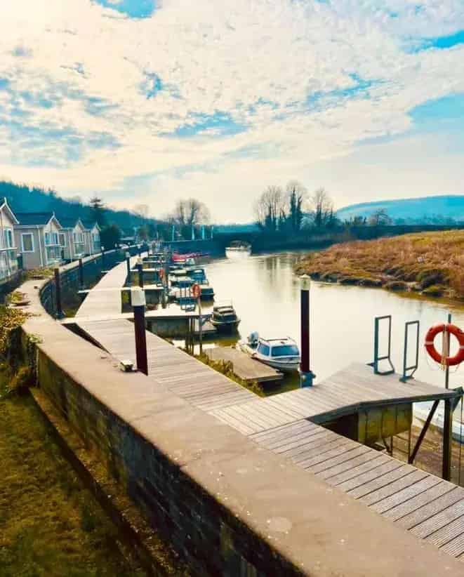Luxury Waterfront Lodge in South Downs National Park