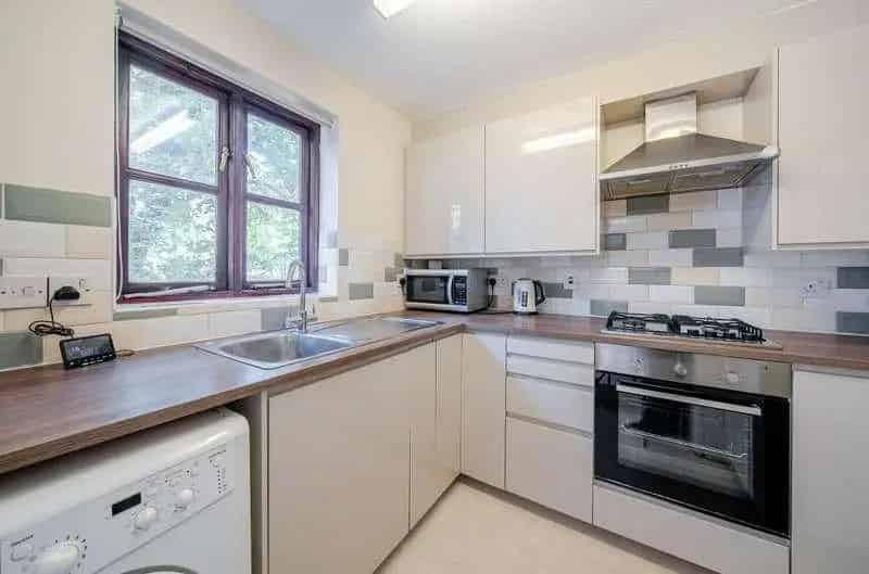 2 Bed Flat for Sale in Oxford - Modern Apartment with Parking