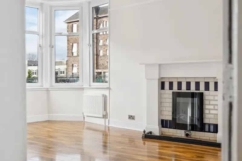 2-Bedroom Flat in Central Thornwood - Modern and Convenient