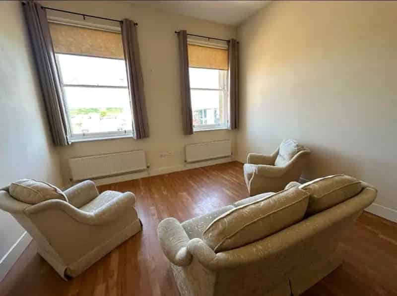Top Floor Apartment Two Bedrooms Near City Centre Secure Parking
