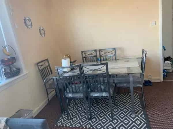 2 Bed Flat Near Town Centre and Universities