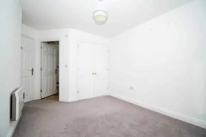 2-Bedroom Apartment Near Town Center - Short-Term Let Available