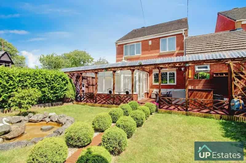 4 Bedroom Detached House for Sale Stunning Garden