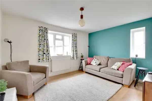 2 Bed Flat West Greenwich Mainline Rail DLR 667 sq ft