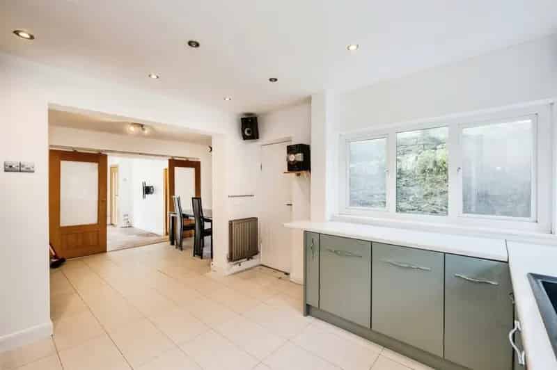 3 Bedroom End Terrace House For Sale No Chain