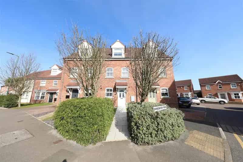 3 Bedroom Townhouse For Sale