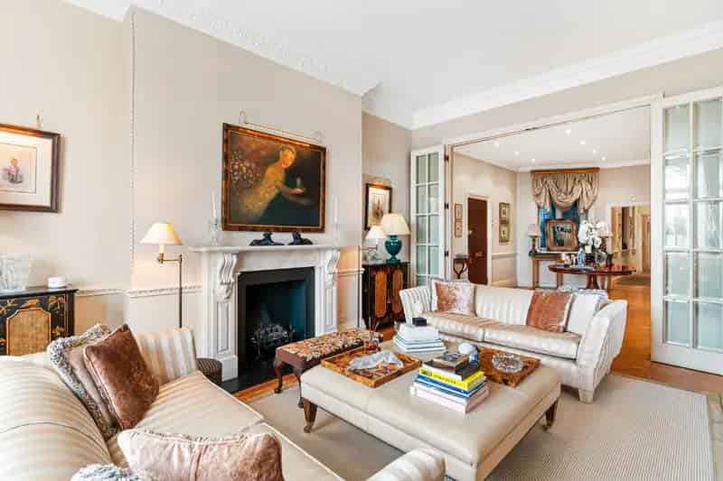 Luxury 5-Bedroom Lateral Apartment in the UK