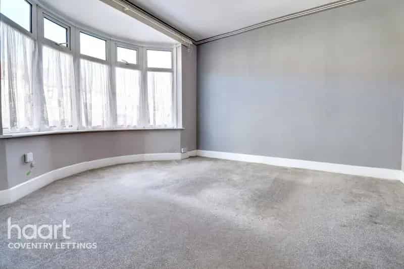 3 Bedroom Semi-Detached House to Rent