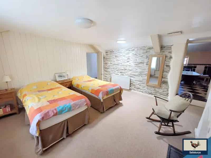 4 bed house for sale