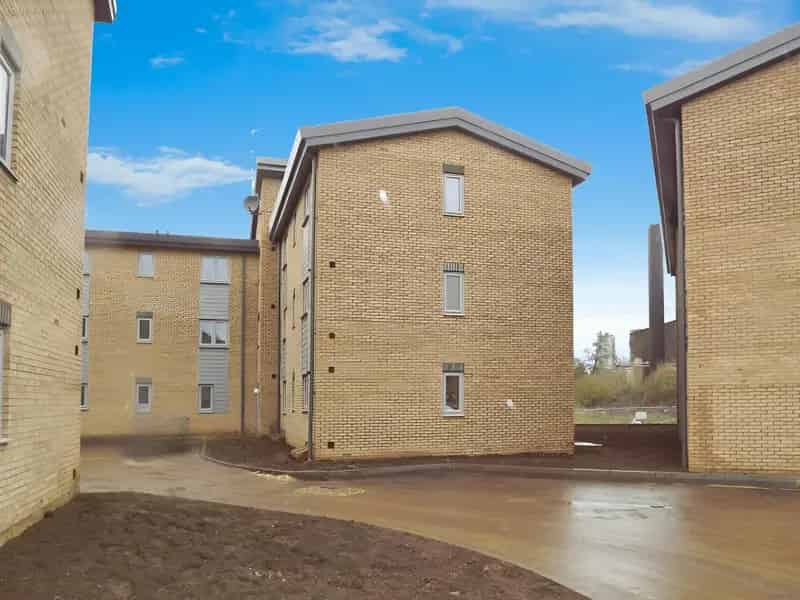 2 Bedroom Flat House to Rent