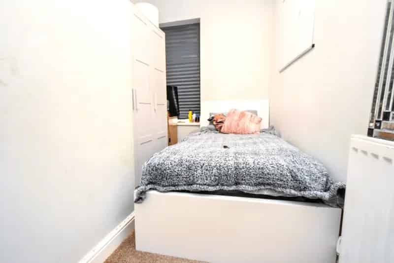 3 Bed End Terraced House Ossett Modern Kitchen Close Amenities