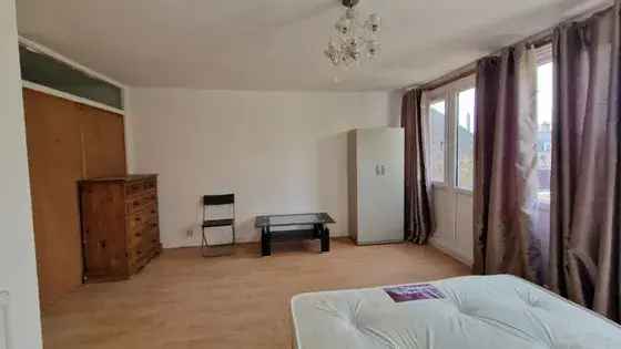 Large Double Room Flat in London - All Bills Included