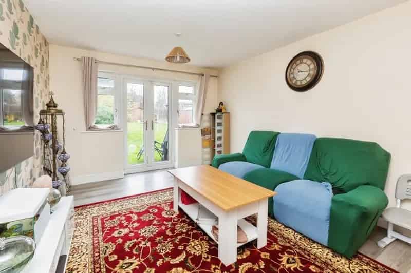 Four Bedroom Semi Detached House in Bedgrove