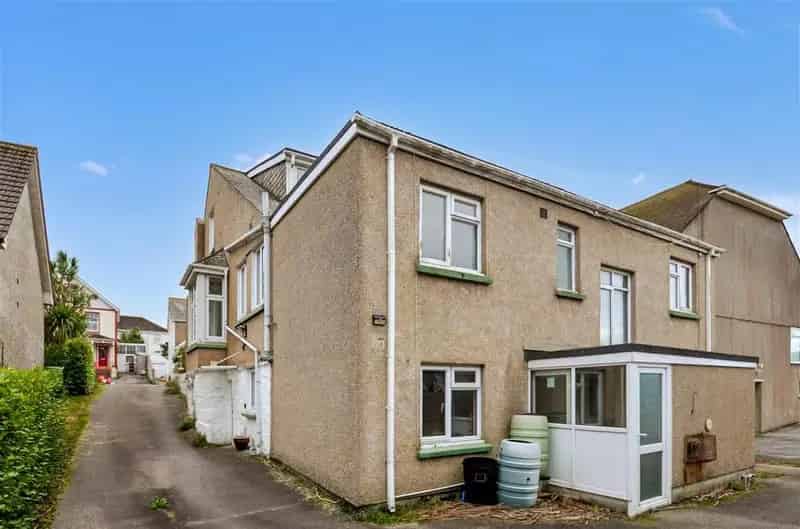 7 Bedroom Detached House For Sale