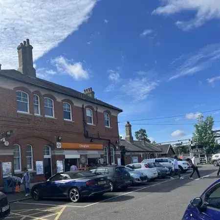 Family Twin Room near Chingford Station London