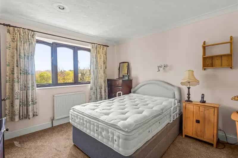 3 Bed Detached House For Sale - Modernisation Needed