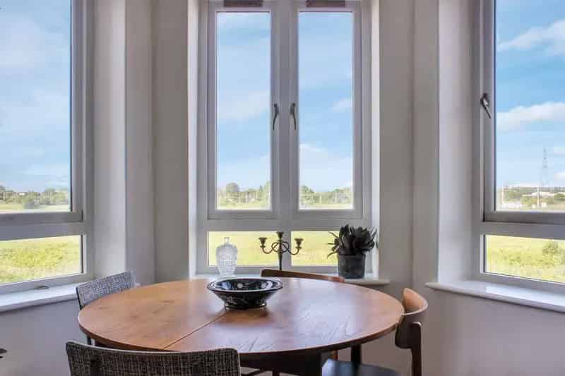 2 Bedroom River Lea Apartment