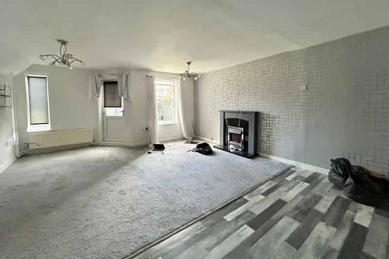 3 Bed House Near Shops and Transport Links