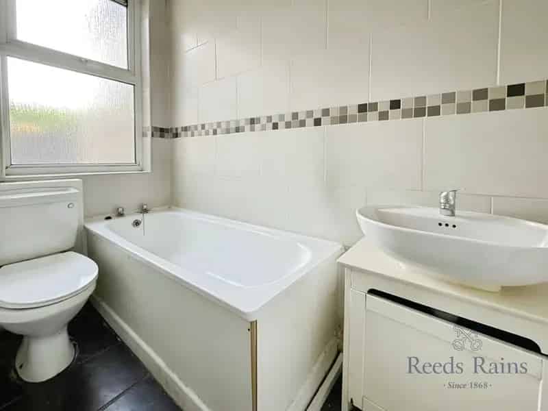 2 Bedroom Mid Terrace House For Sale Needs Modernisation
