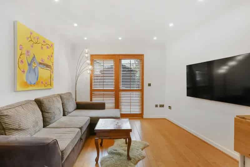 2 Bedroom Apartment House to Rent E14