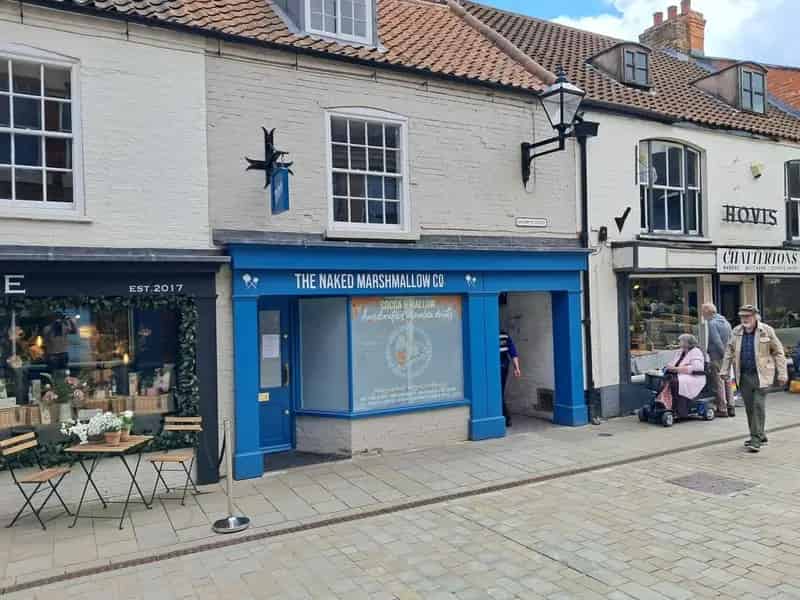 Retail F&B Unit Cornhill Quarter Two Floors Luxury Vinyl Flooring LED Lighting