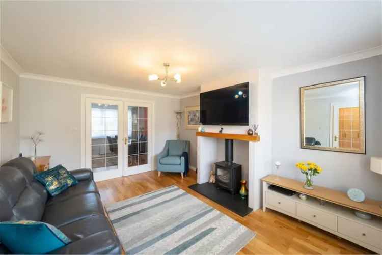 4 Bed Detached House with 3 Reception Rooms and Summer House