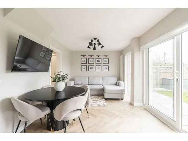 4 Bedroom Detached House for Sale East Calder