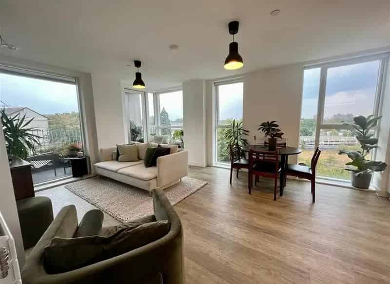 Spacious 2-Bed Apartment in New Cross
