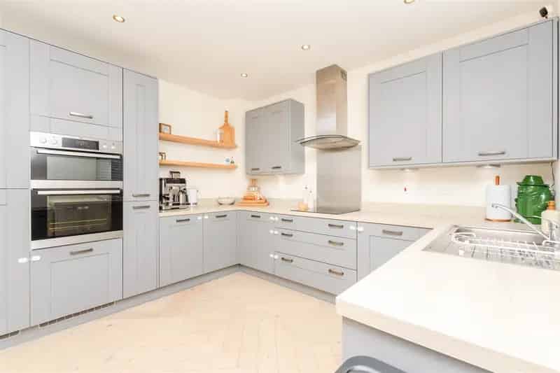 3 Bedroom Semi-Detached House Near Ebbsfleet Station