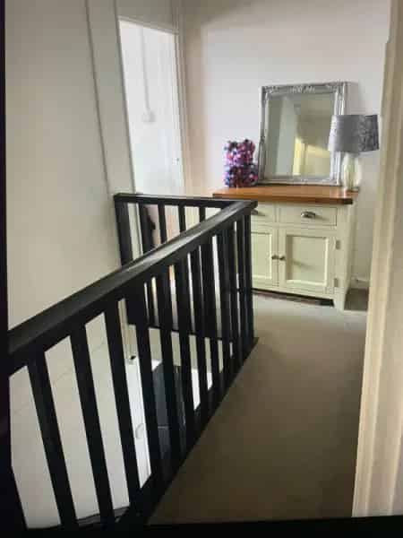 Two Bedroom Maisonette Near Shops and Train Station