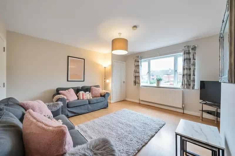 3 Bedroom Mid Terrace House Freehold Scott Hall Road