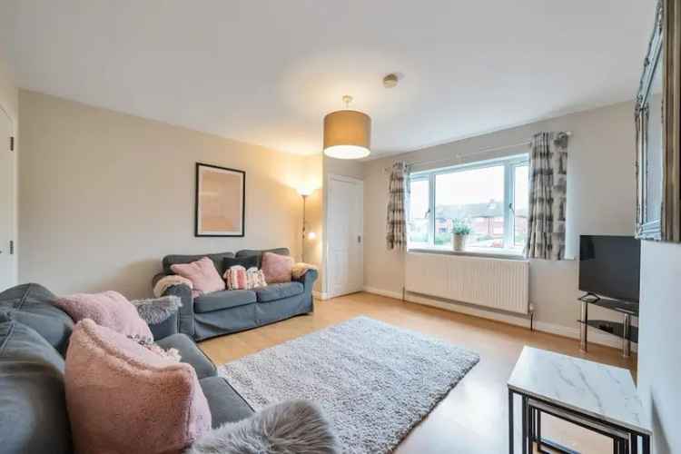 3 Bedroom Mid Terrace House Freehold Scott Hall Road